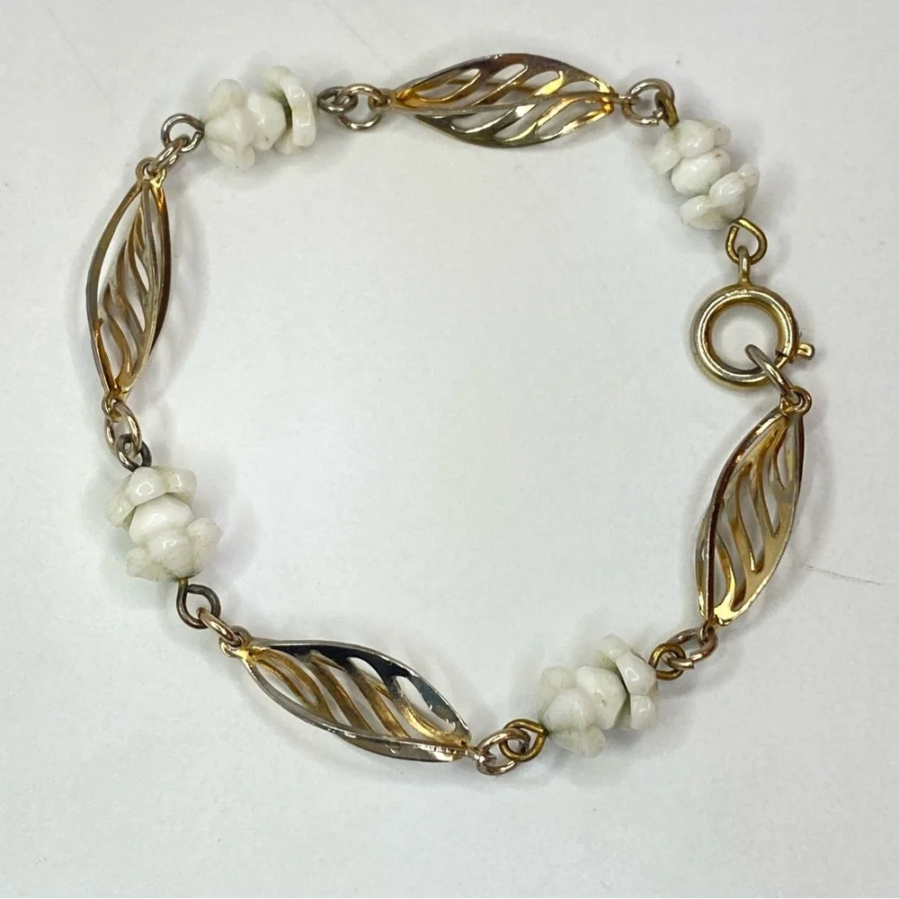 Vintage Gold Tone Twisted Textured White Floral‎ Station Bead Dainty Bracelet 7